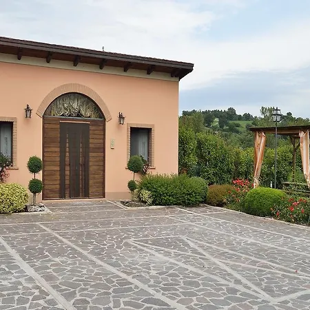 Agriturismo I Granai Farm stay Crocemaroggia