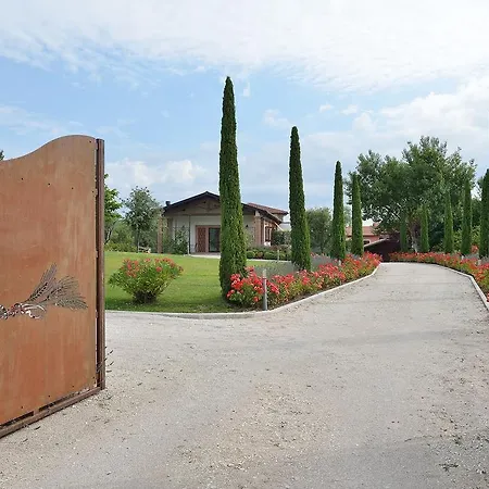 Agriturismo I Granai Farm stay *