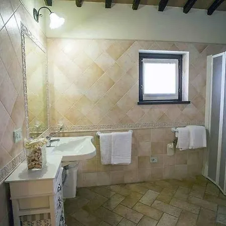 Farm stay Agriturismo I Granai Crocemaroggia